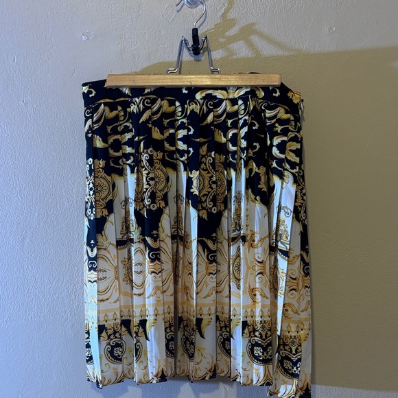 AKIRA Black and Gold Baroque Mini Skirt - Picture 1 of 3
